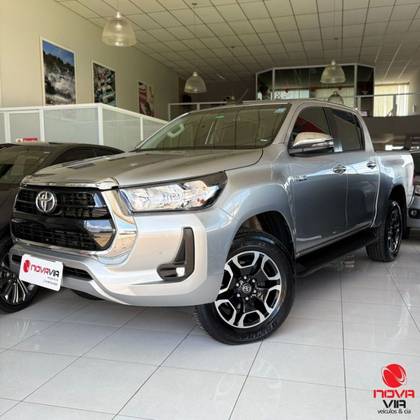 TOYOTA HILUX 2.8 D-4D TURBO DIESEL CD SRV 4X4 AUTOMÁTICO